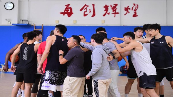 富灯网 19点34分！全运会冠军成员！防守悍将加盟辽宁，携大韩付豪冲冠军